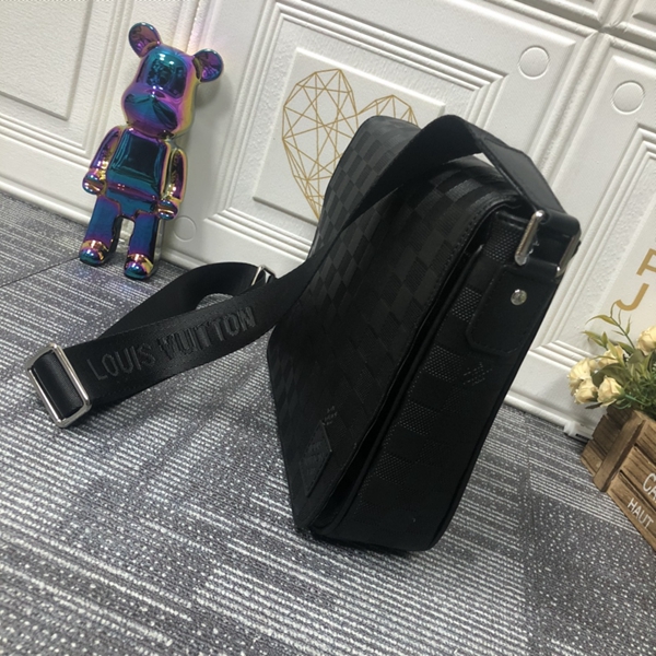 ルイヴィトンバッグ背面デザイン